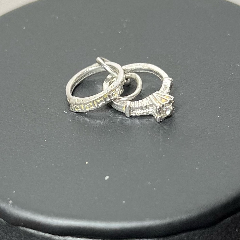Vintage Wedding Ring Charm
Ring Set
Simple